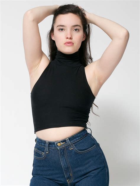 Sleeveless Turtleneck Cropped Top 